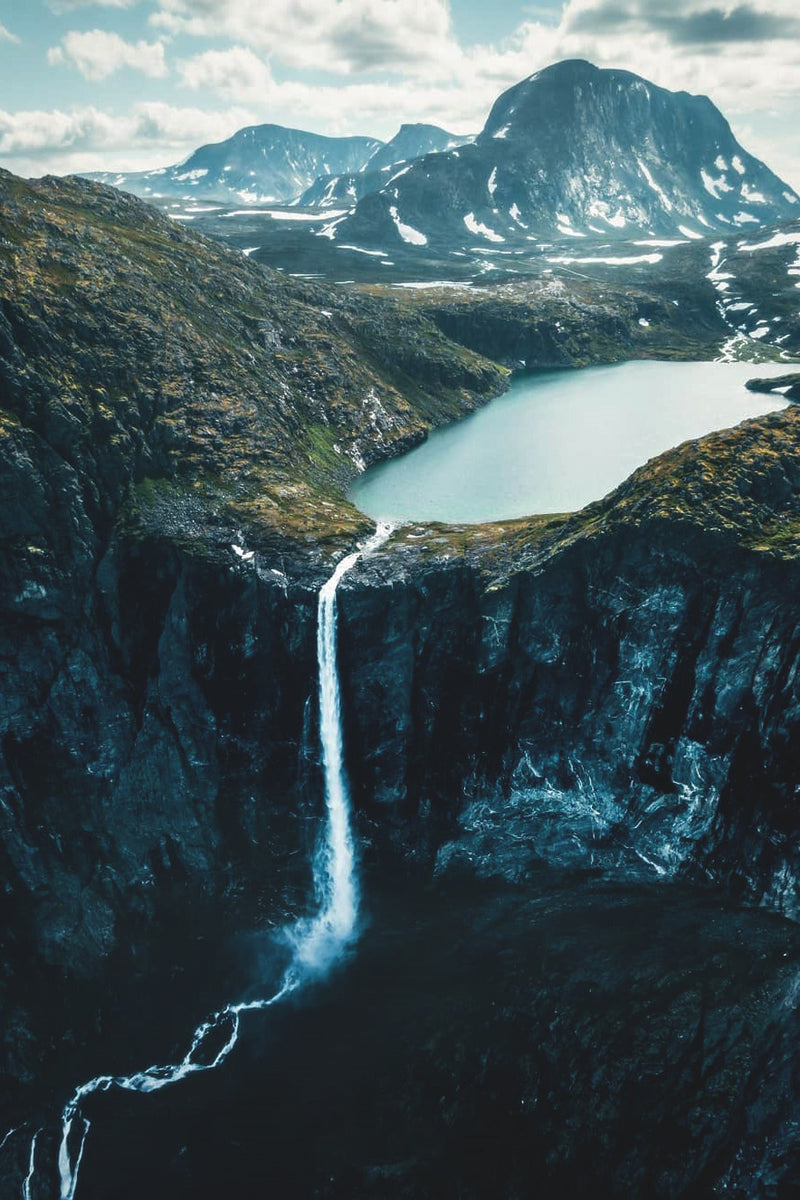 Discover the Uniqueness of Scandinavian Wedding Dresses | Embracing the Natural Bride