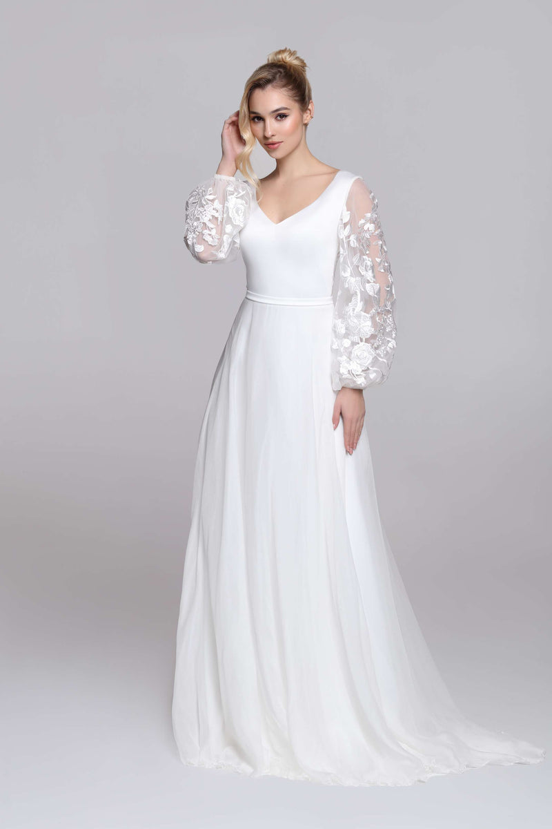 FROST wedding dress | V neckline and lace sleeves 
