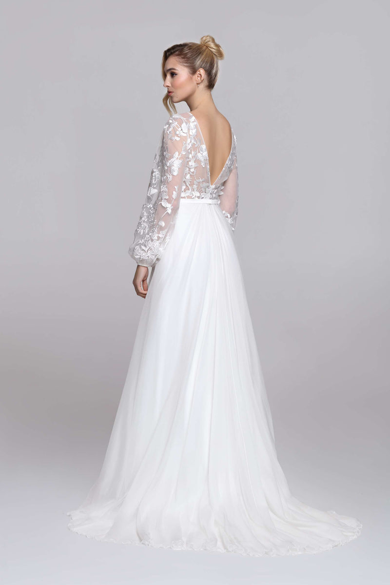 FROST wedding dress | V neckline and lace sleeves 