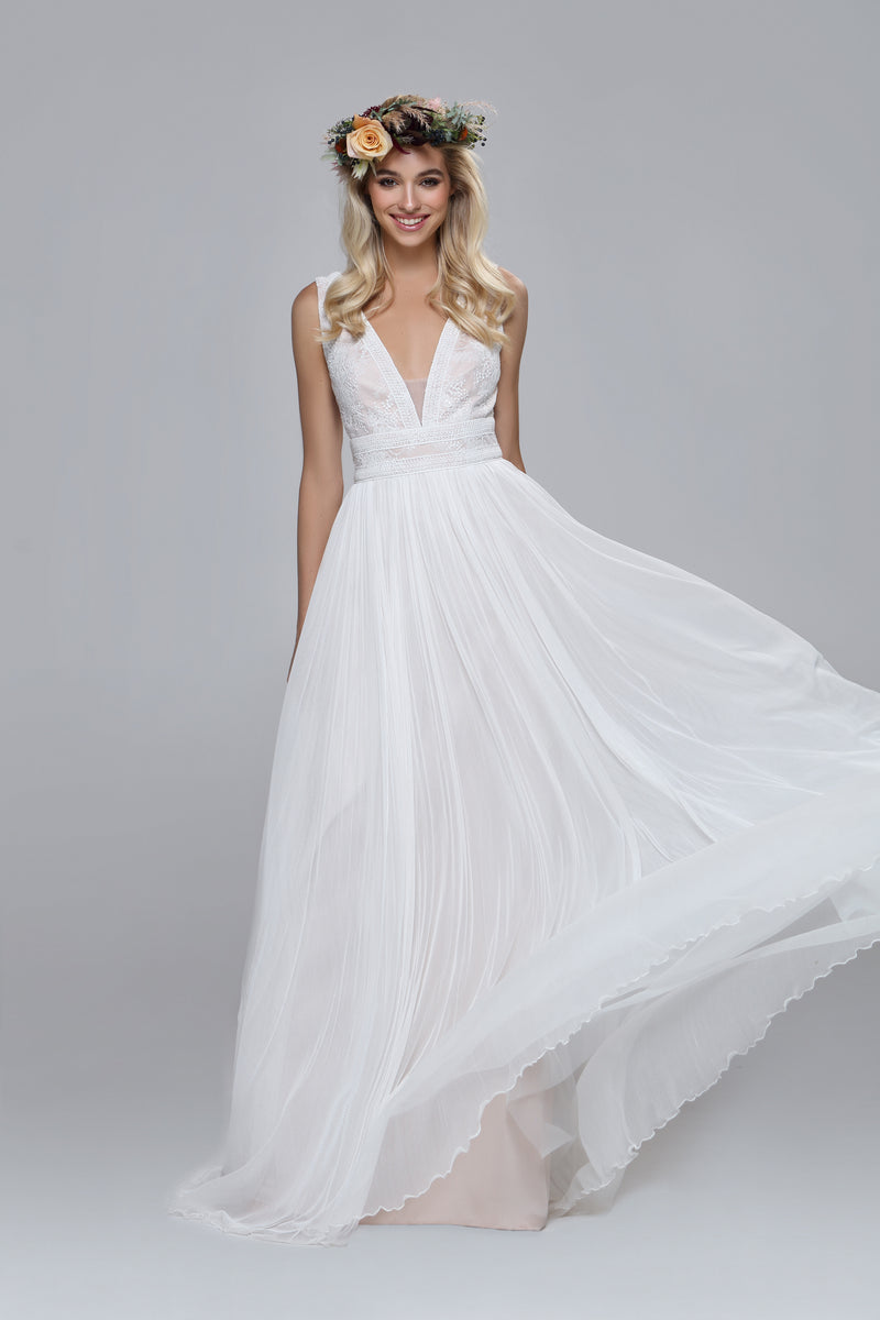 Wedding dress with lace top, silk skirt. V-nevkline wedding dress. Lace top with sequins
