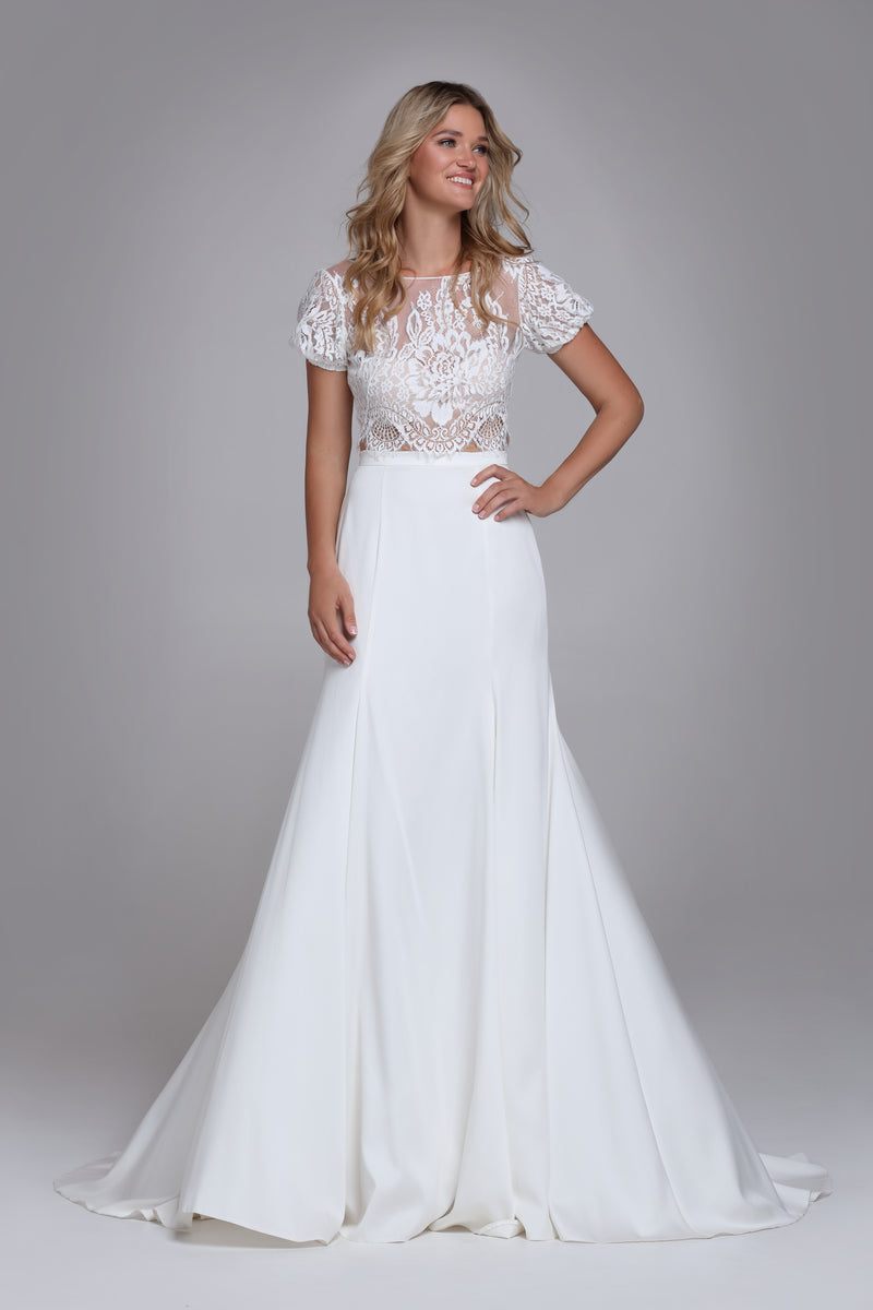 IRIS lace top with rose lace motive, boat neckline and puffy cap sleeves 