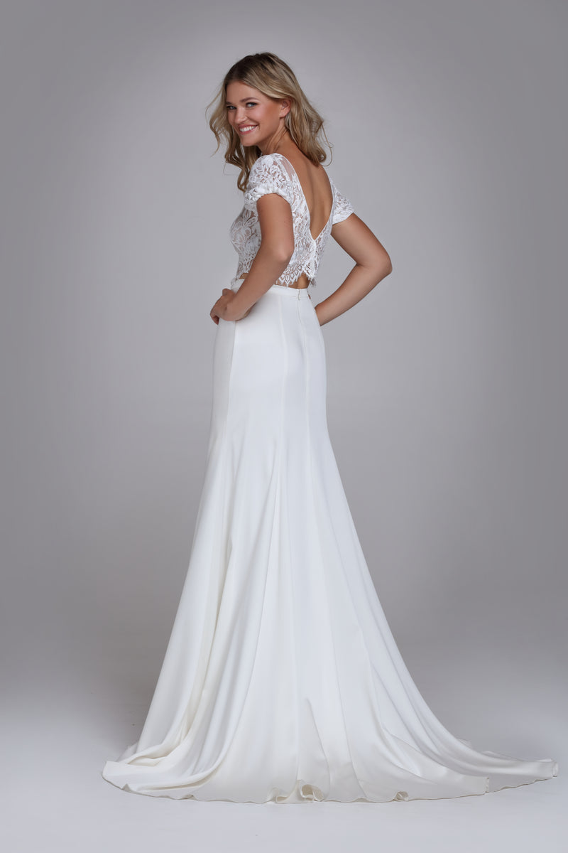 IRIS lace top with rose lace motive, boat neckline and puffy cap sleeves 