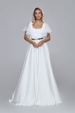 Wedding or evening skirt in polyester satin. Full circle volume.