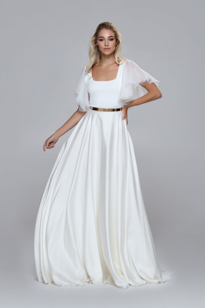 Wedding or evening skirt in polyester satin. Full circle volume.