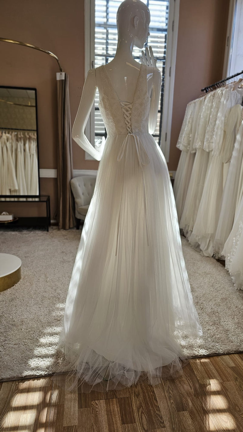 ROMANTIC wedding dress | square neckline