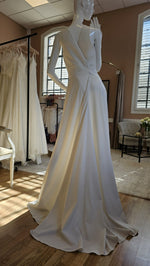 CLEAN wedding dress | V neckline